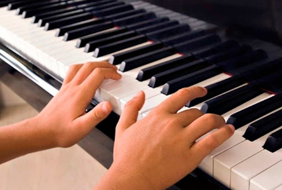 AULA de Piano Aula de Teclado: PRIMEIRA MÚSICA com 2 MÃOS em